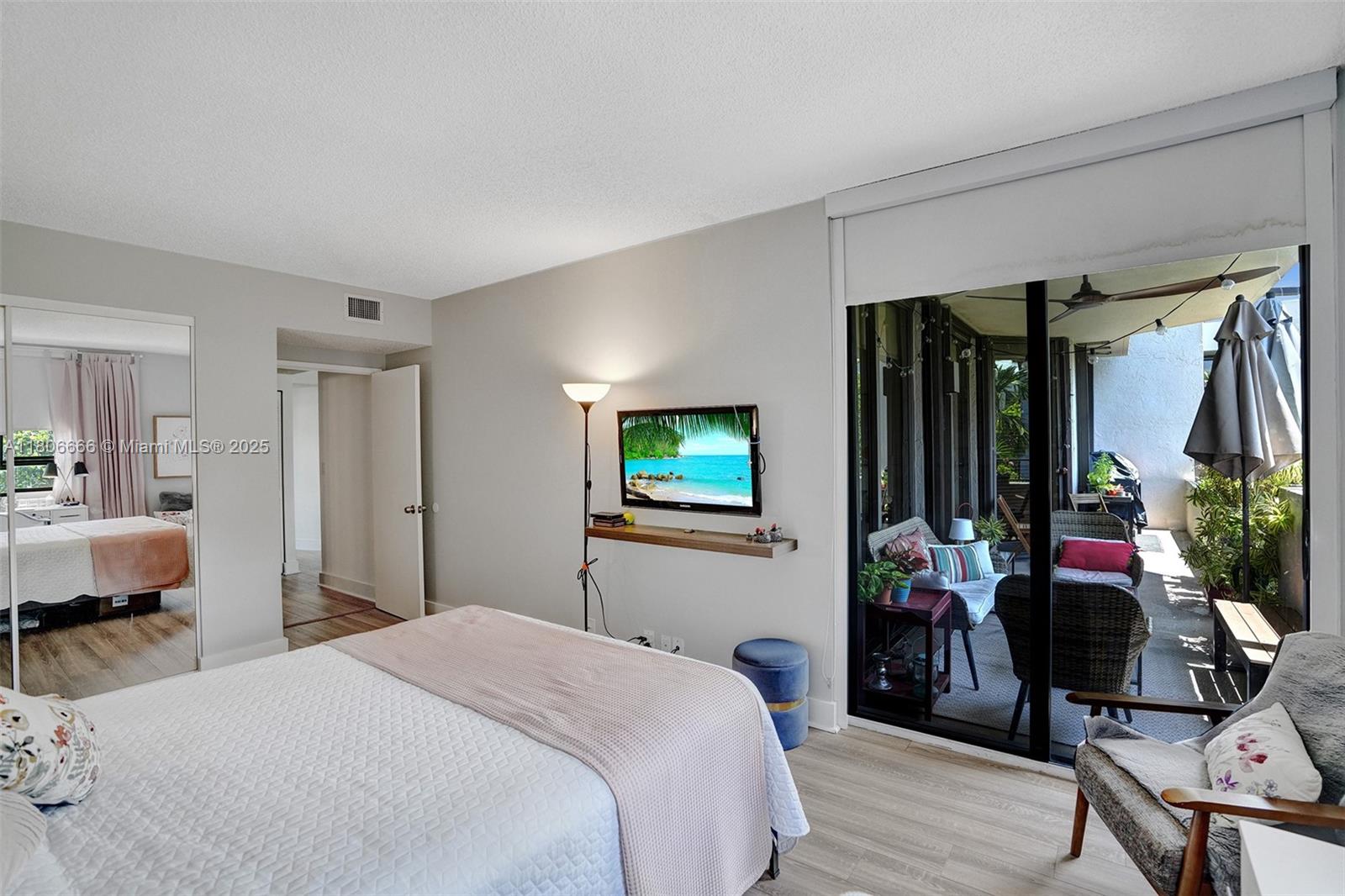 161 Crandon Blvd # 325