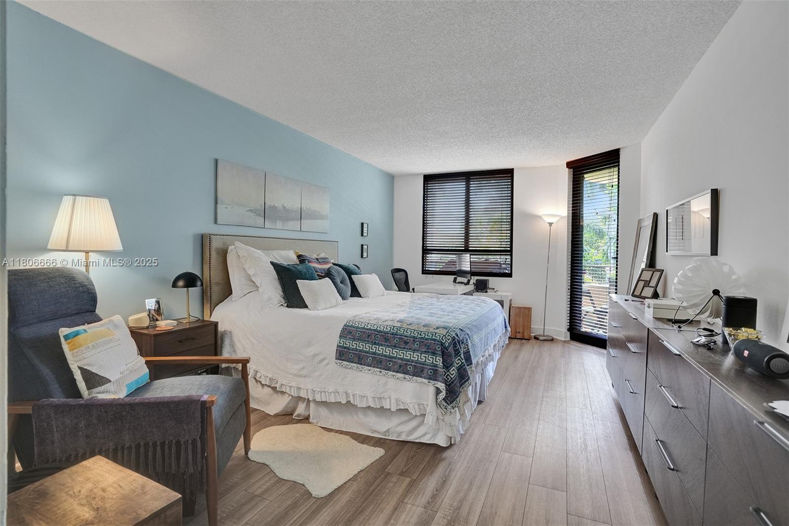 161 Crandon Blvd # 325