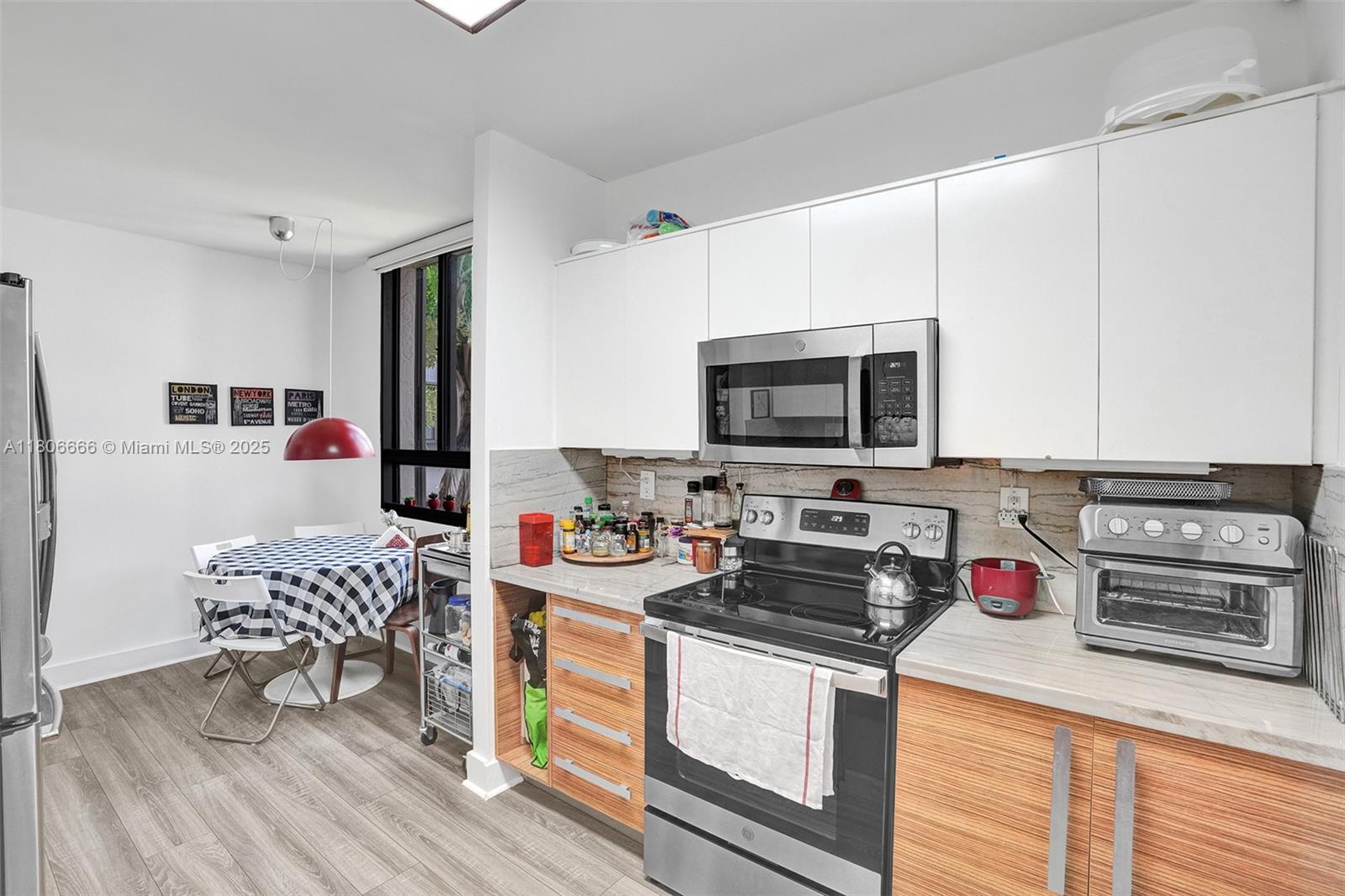 161 Crandon Blvd # 325