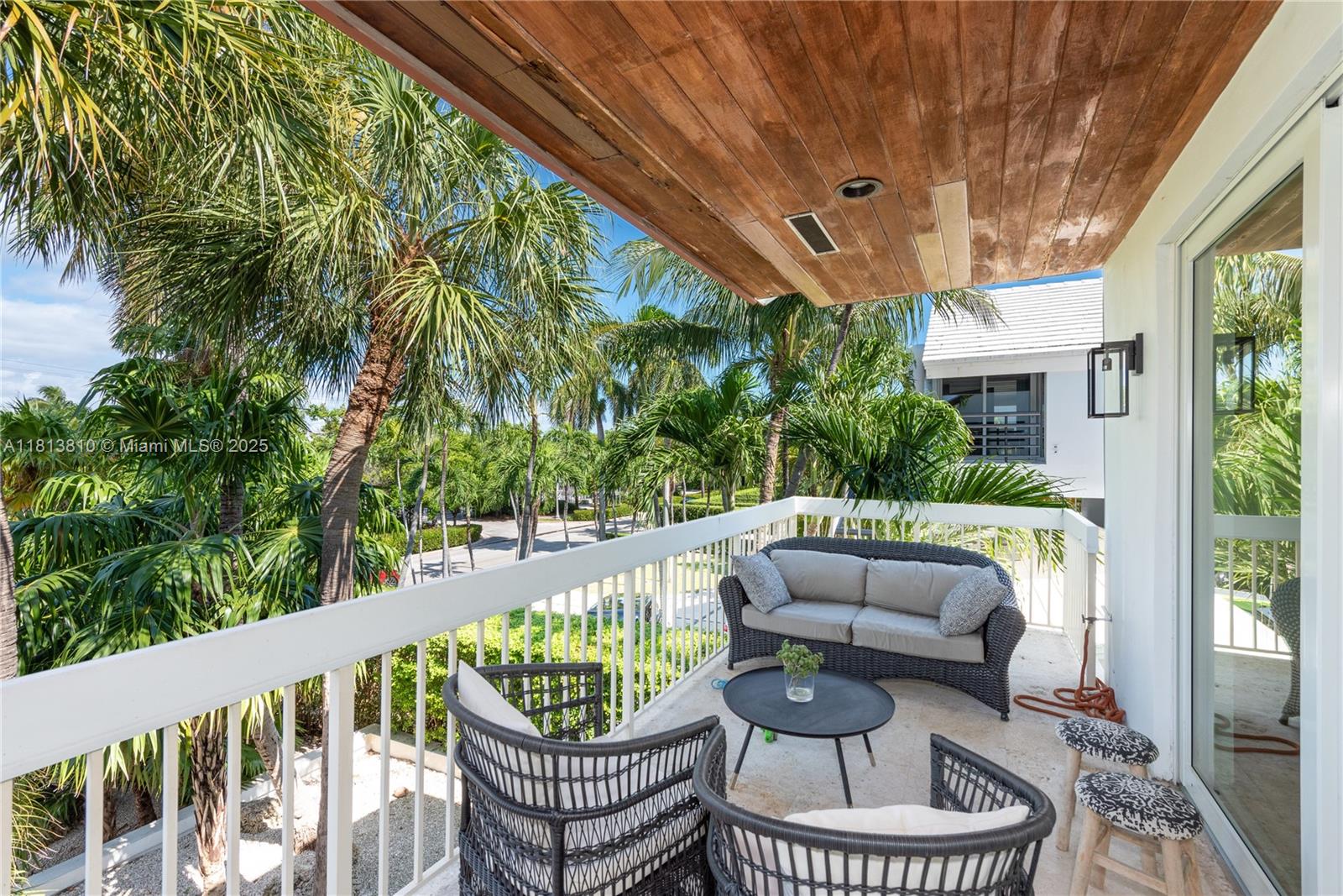 225 Harbor Dr
