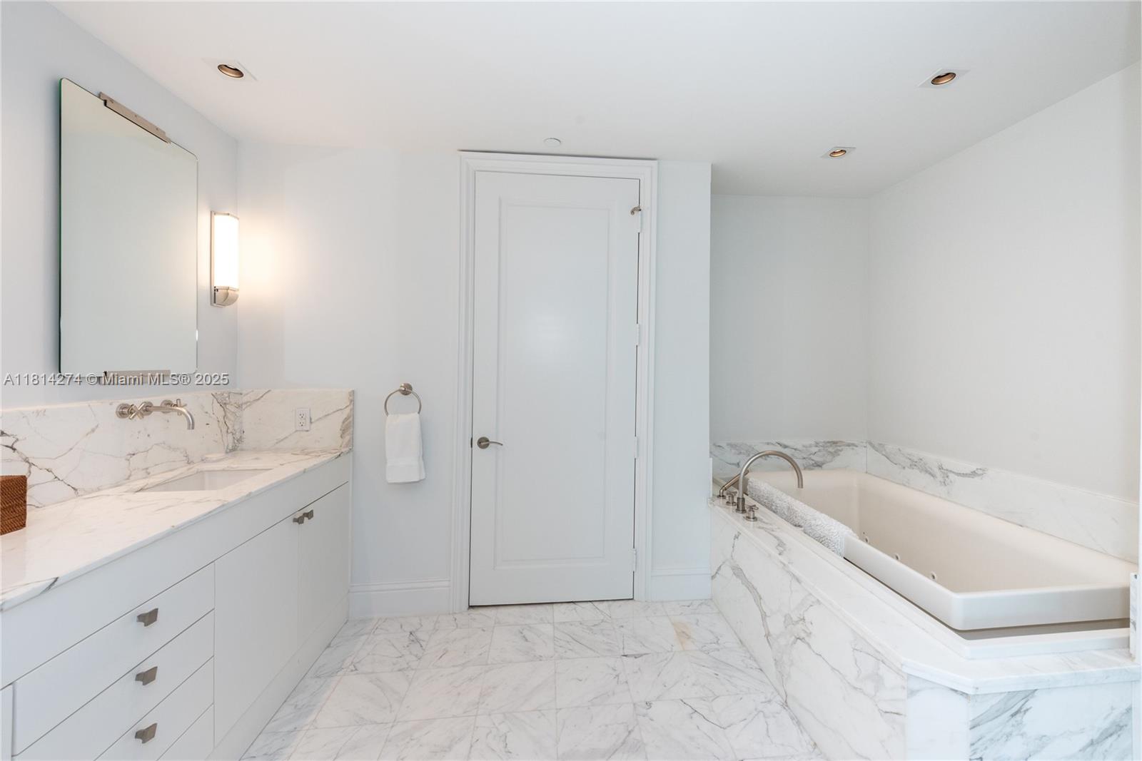 10295 Collins Ave # 2506