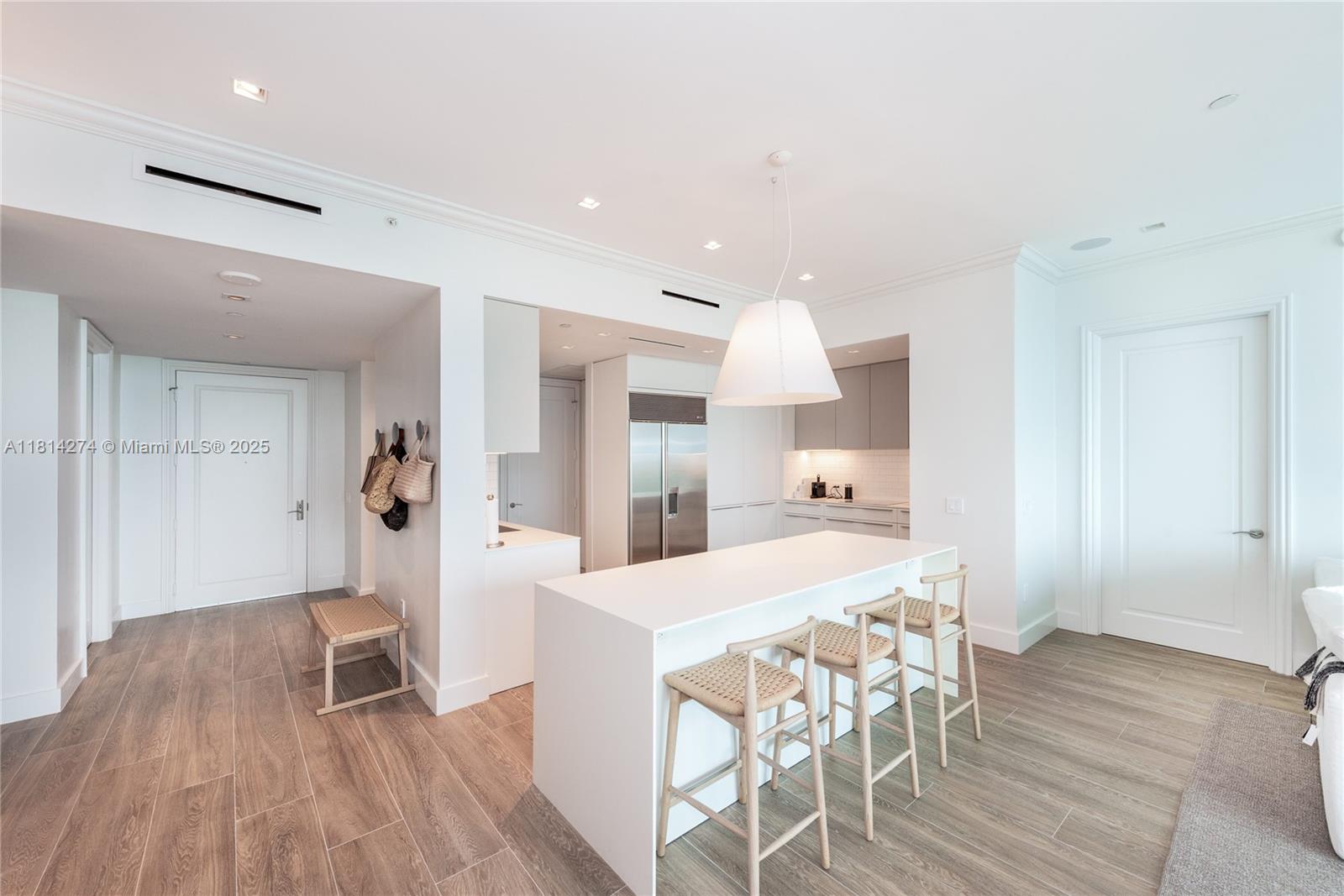 10295 Collins Ave # 2506