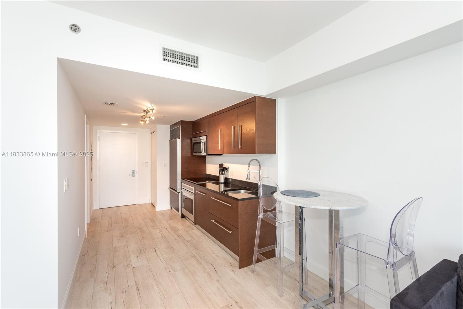 465 Brickell Ave # 4304