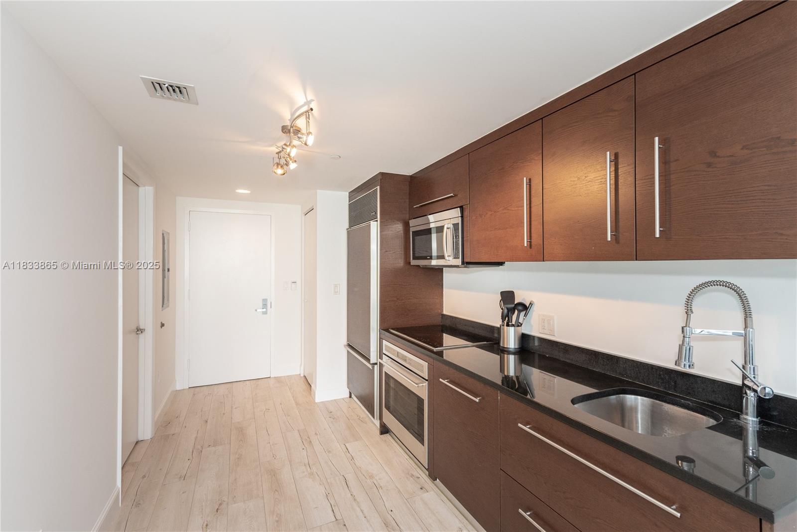 465 Brickell Ave # 4304