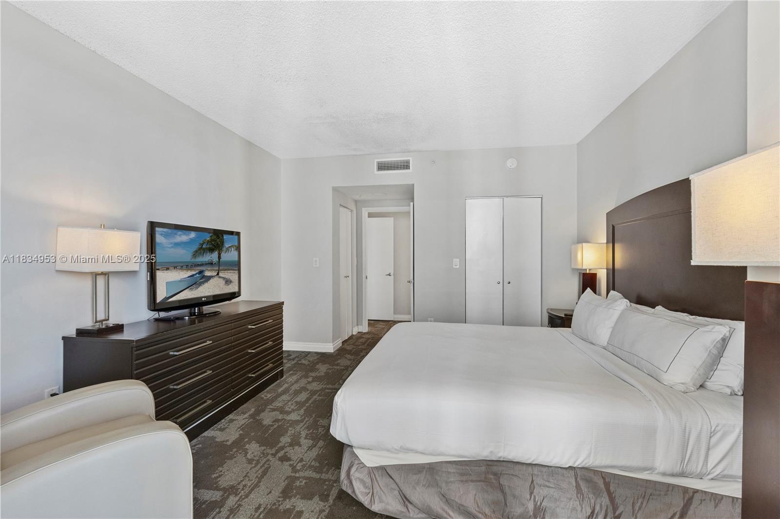 17375 Collins Ave # 1004