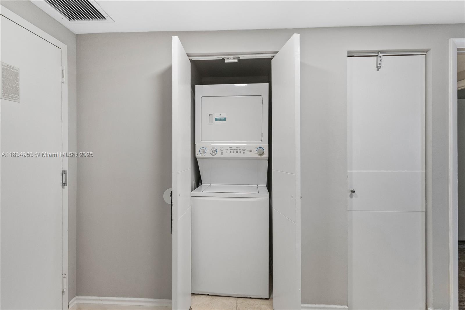 17375 Collins Ave # 1004