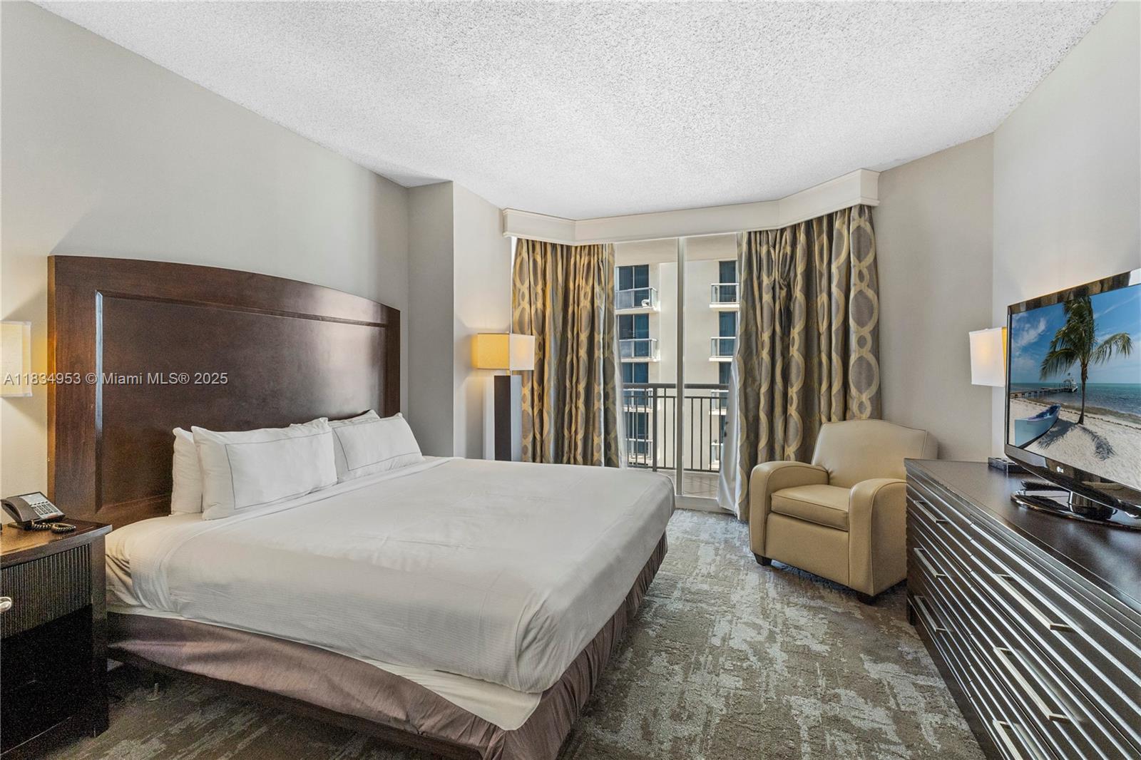 17375 Collins Ave # 1004