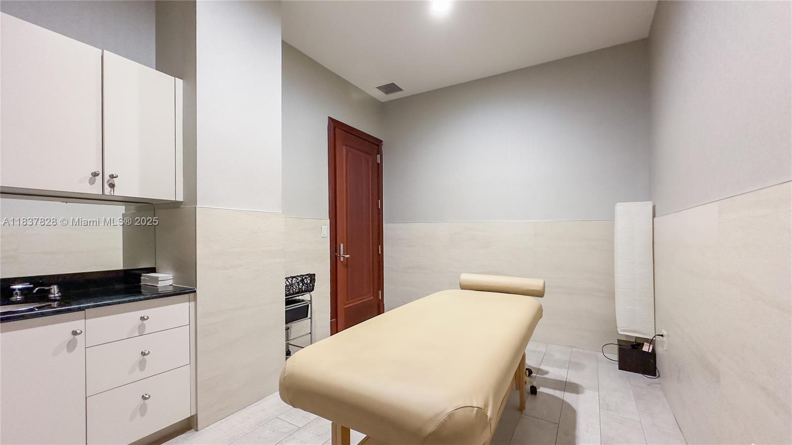 9601 Collins Ave # 505
