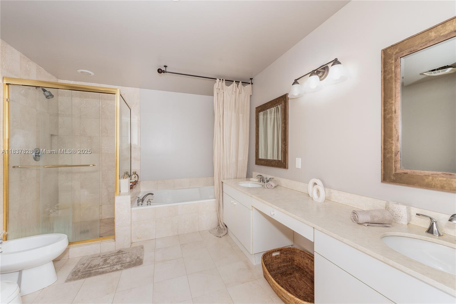 9601 Collins Ave # 505