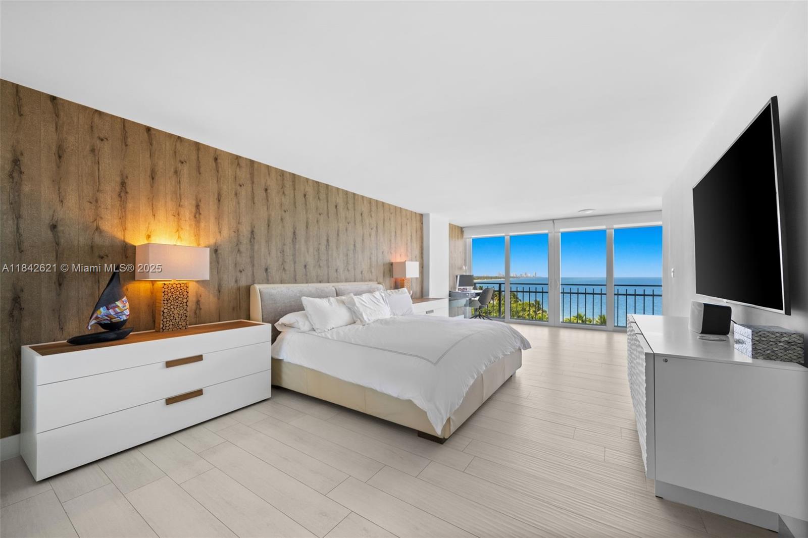 600 Grapetree Dr Unit: 9CN