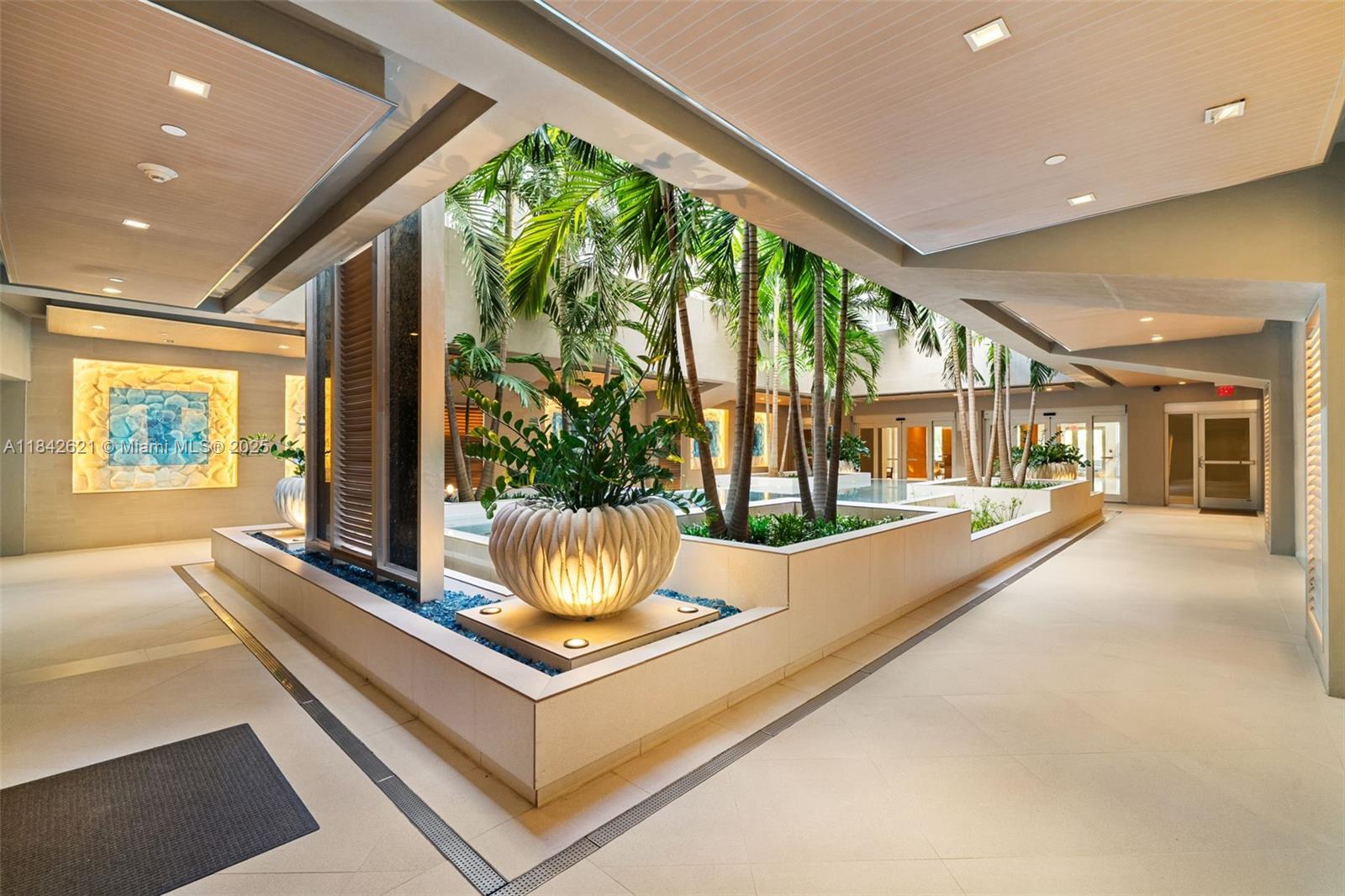 600 Grapetree Dr Unit: 9CN