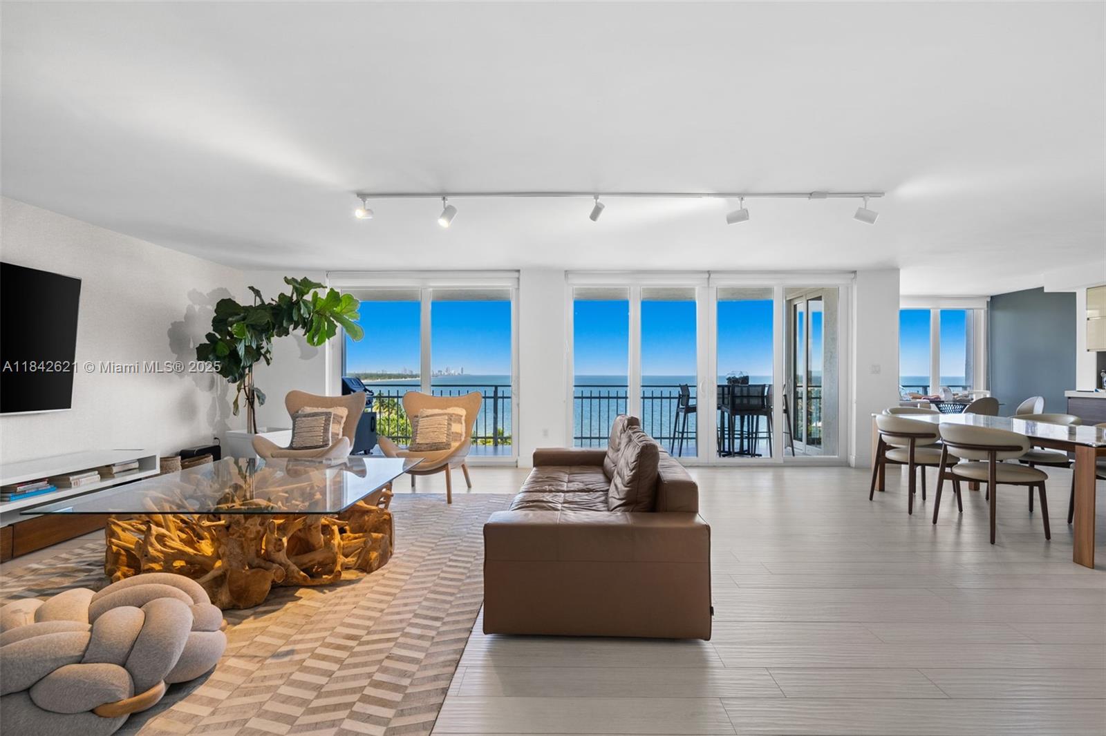 600 Grapetree Dr Unit: 9CN