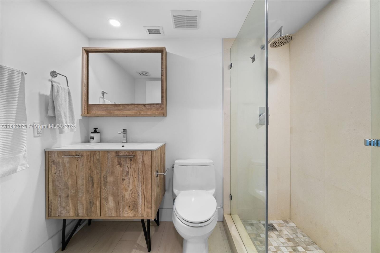 600 Grapetree Dr Unit: 9CN