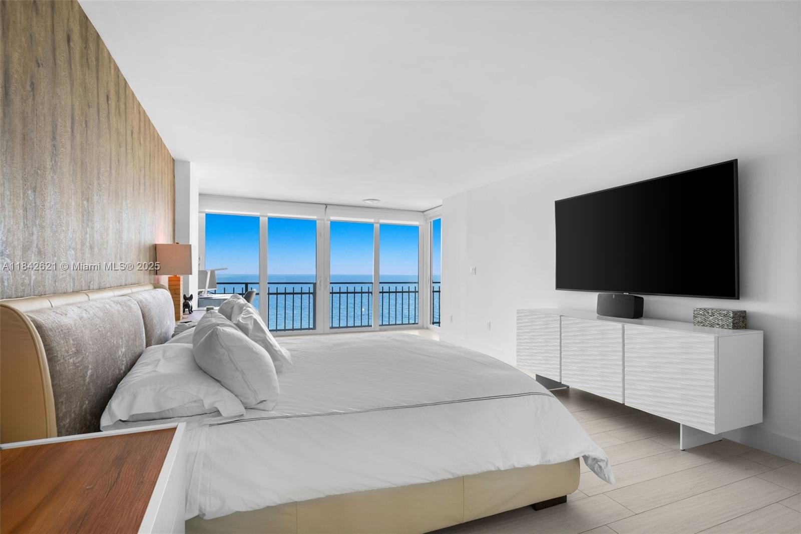 600 Grapetree Dr Unit: 9CN