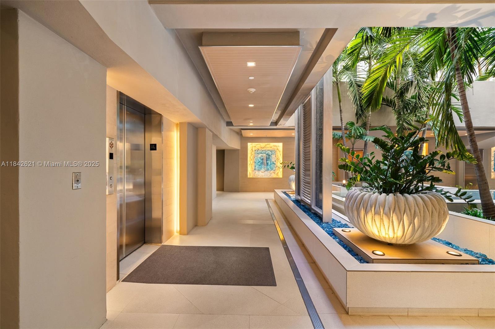 600 Grapetree Dr Unit: 9CN