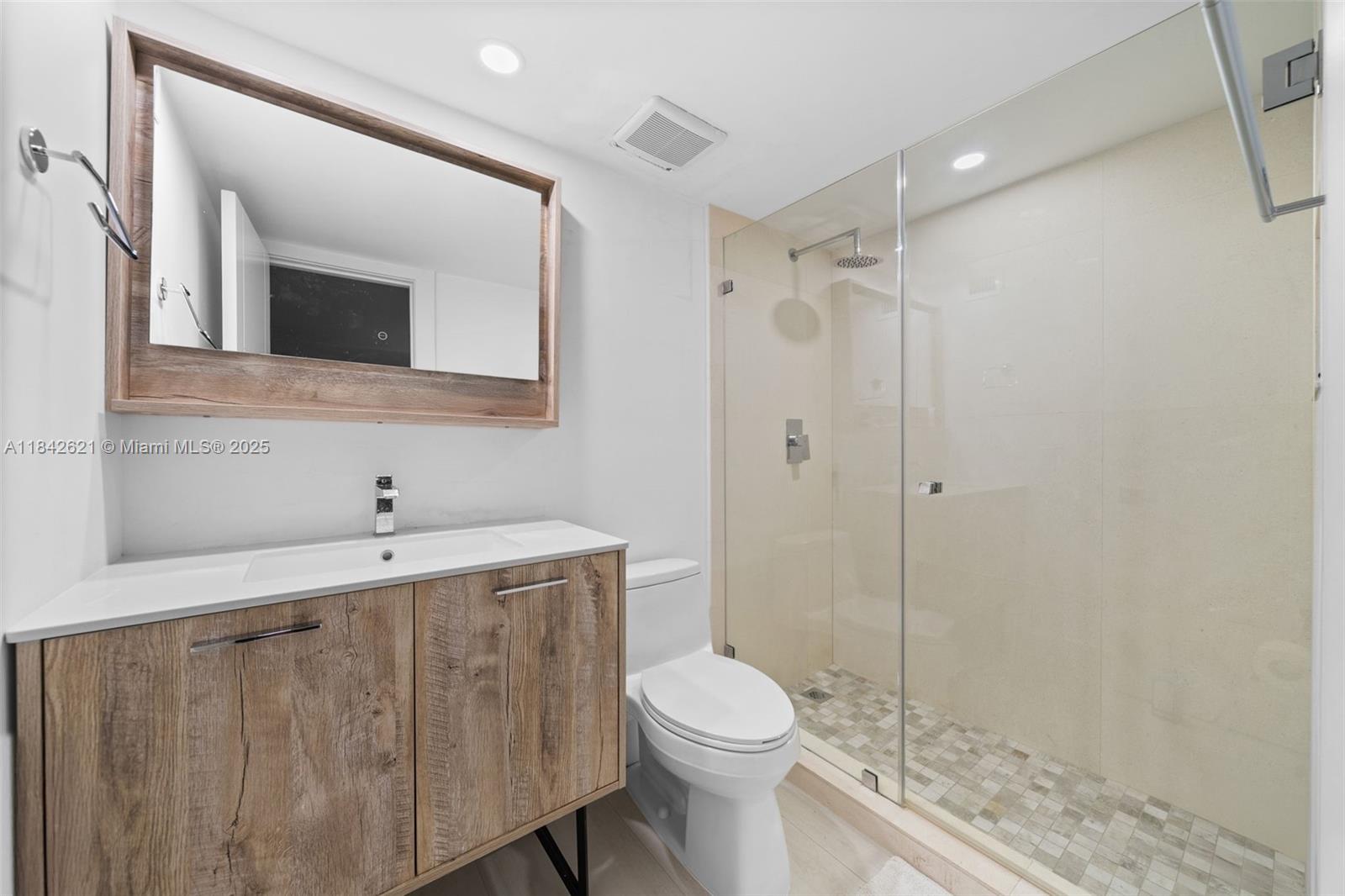 600 Grapetree Dr Unit: 9CN