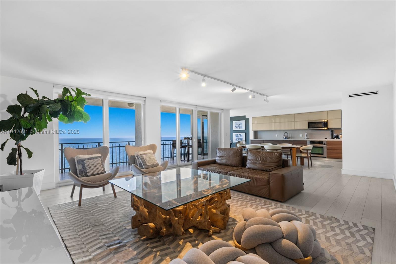 600 Grapetree Dr Unit: 9CN