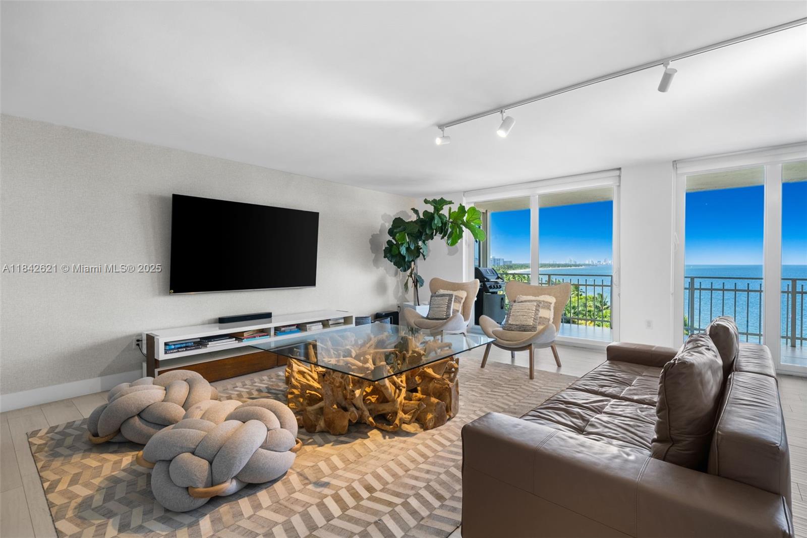 600 Grapetree Dr Unit: 9CN