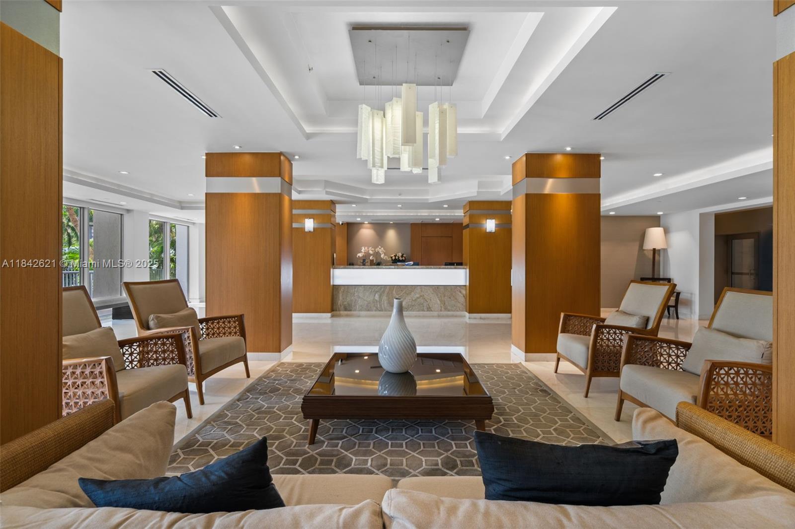 600 Grapetree Dr Unit: 9CN