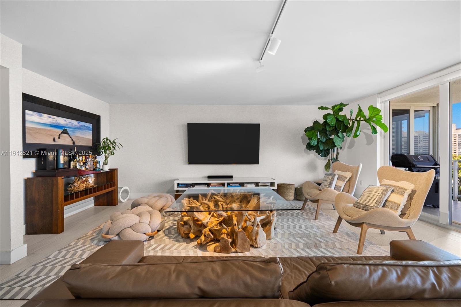 600 Grapetree Dr Unit: 9CN