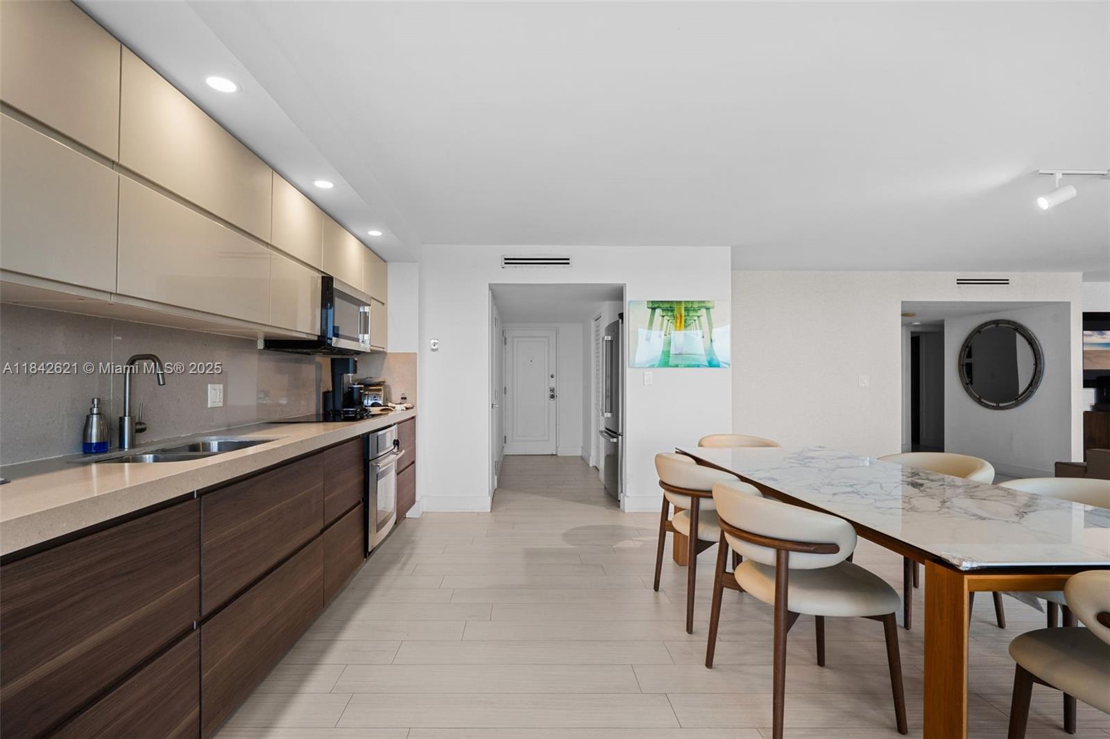 600 Grapetree Dr Unit: 9CN