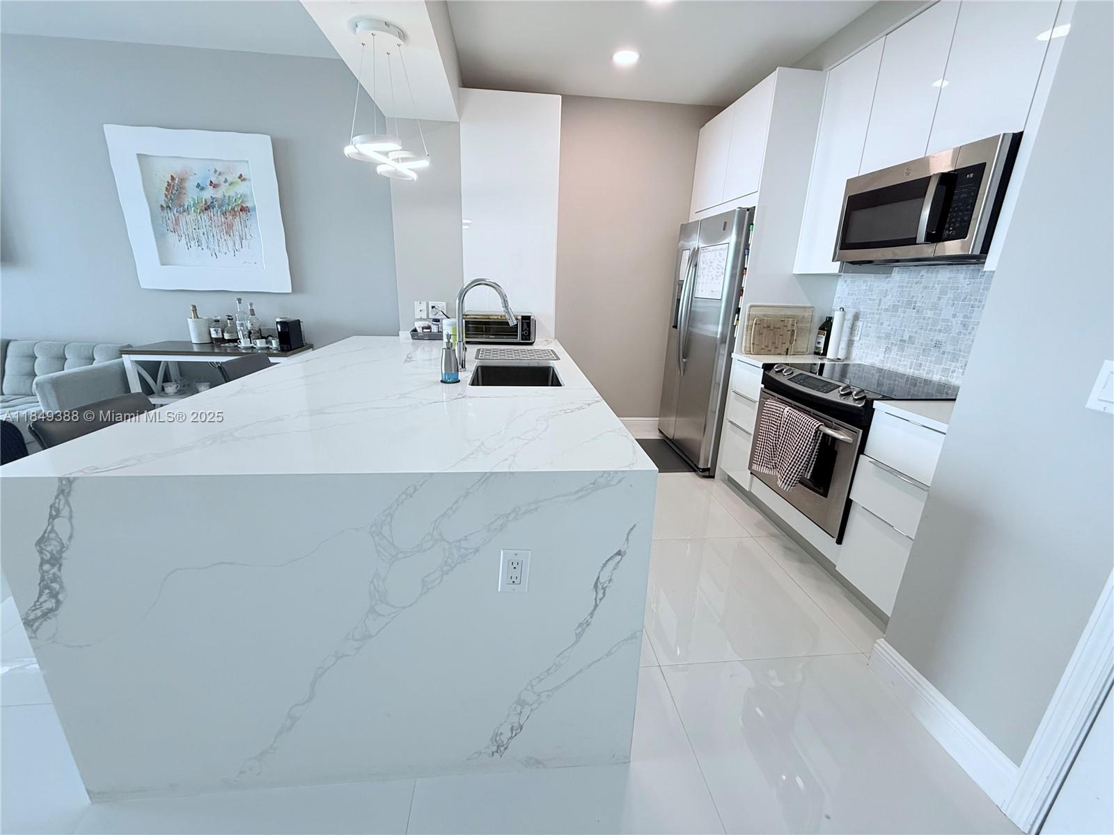 951 Brickell Ave # 3402