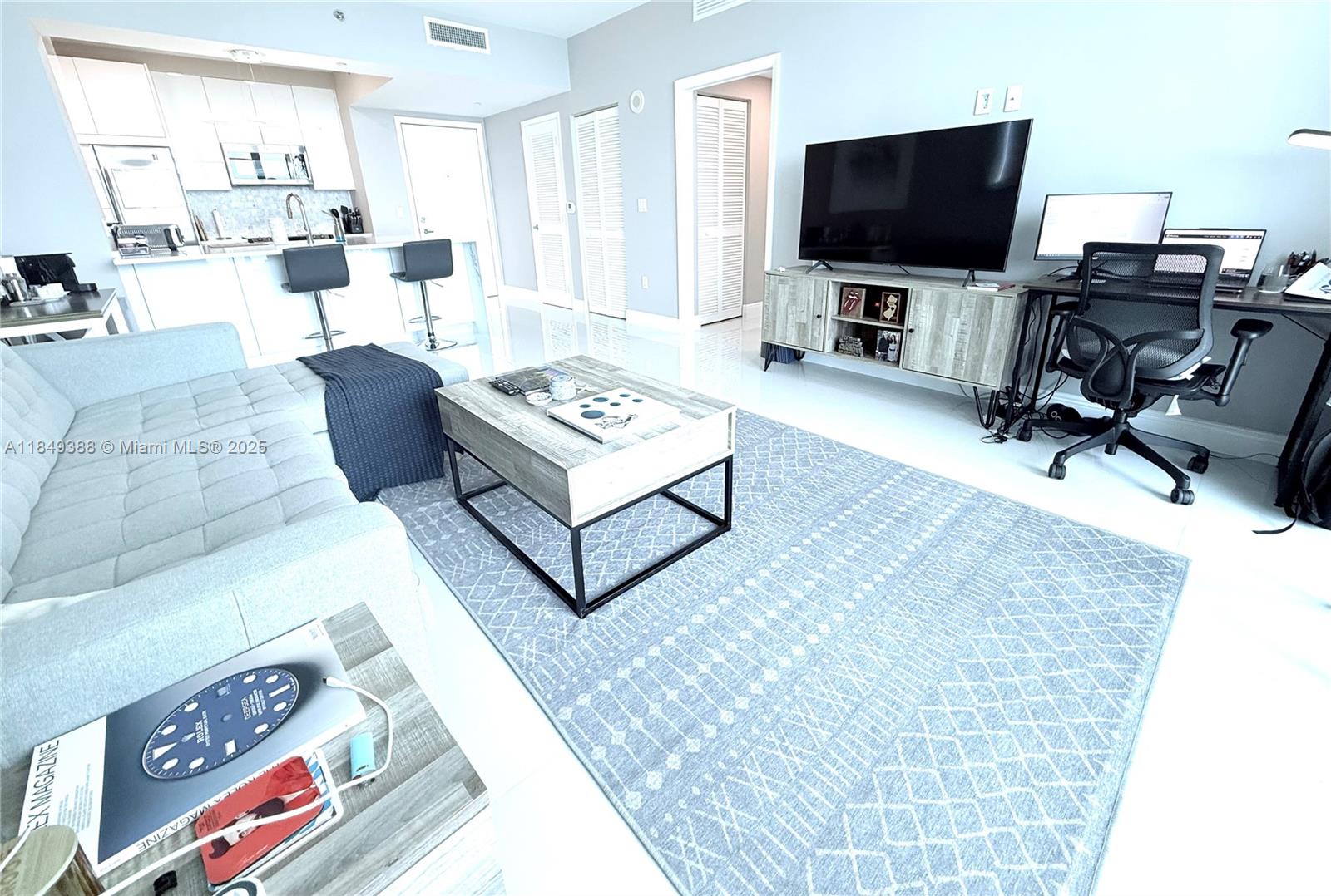 951 Brickell Ave # 3402