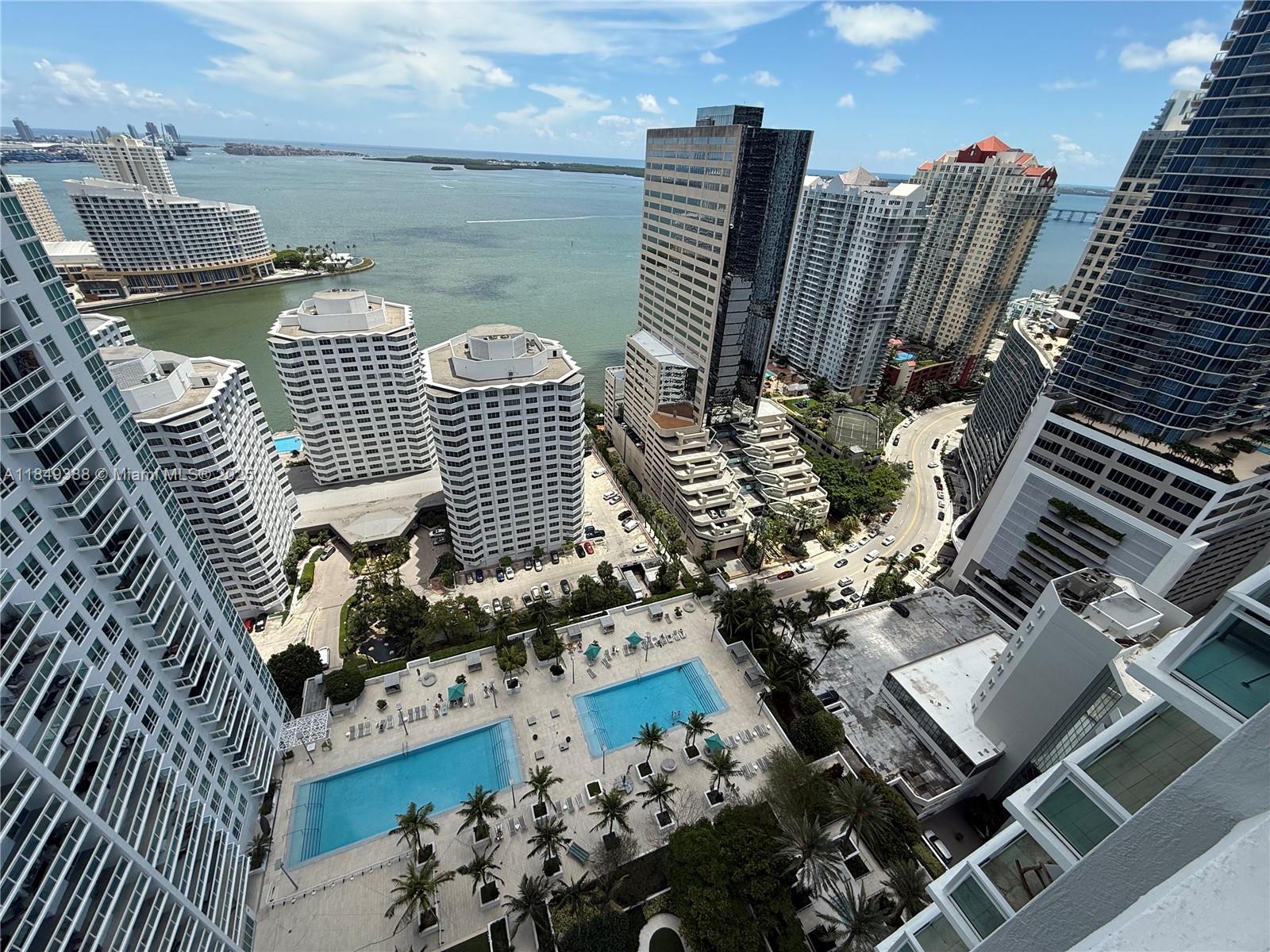 951 Brickell Ave # 3402