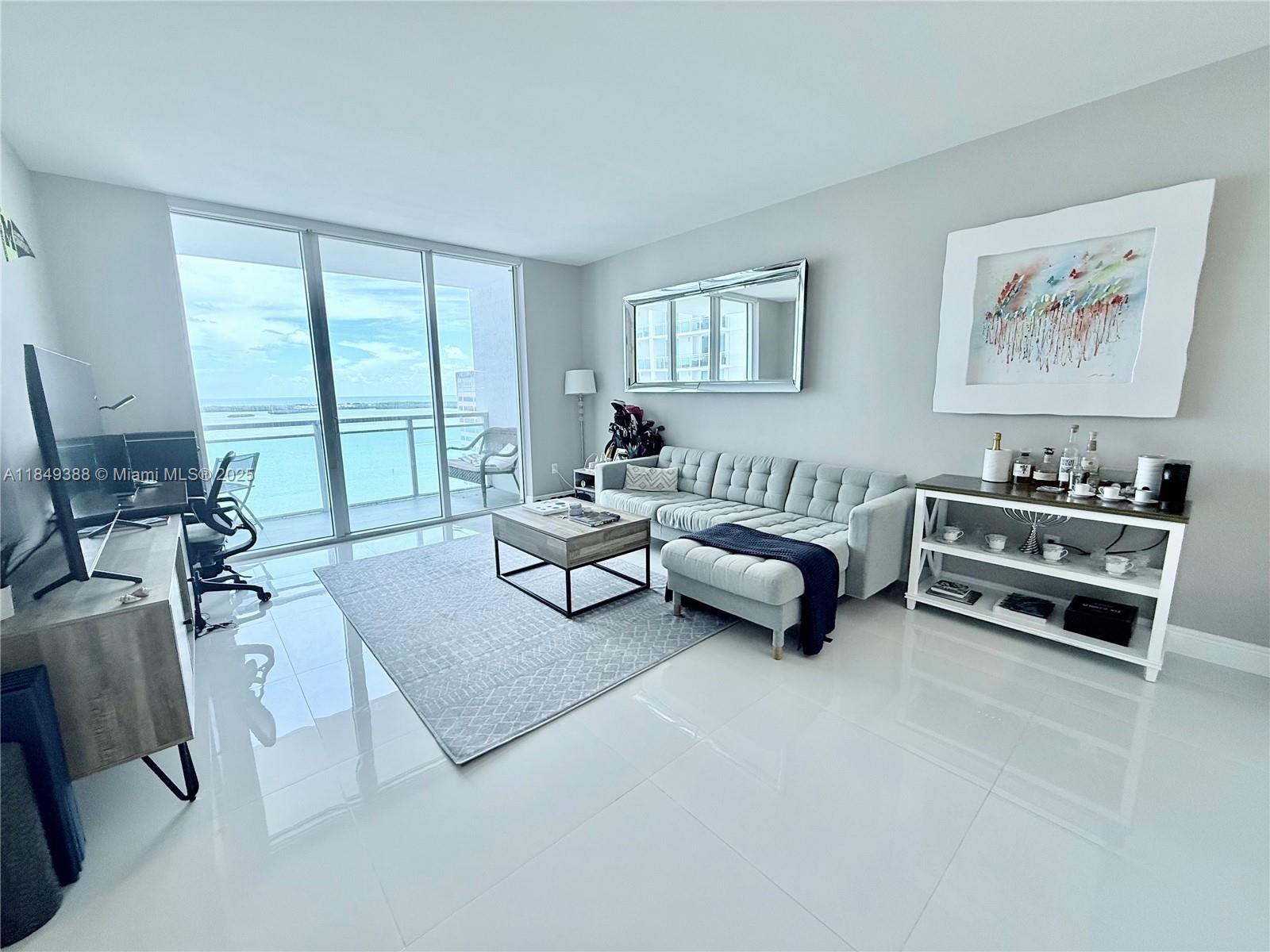 951 Brickell Ave # 3402