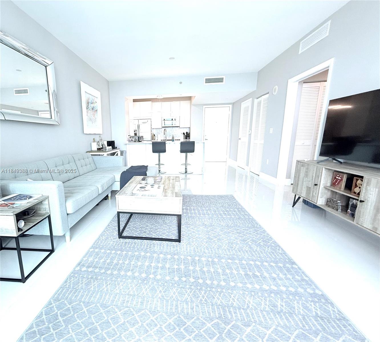 951 Brickell Ave # 3402