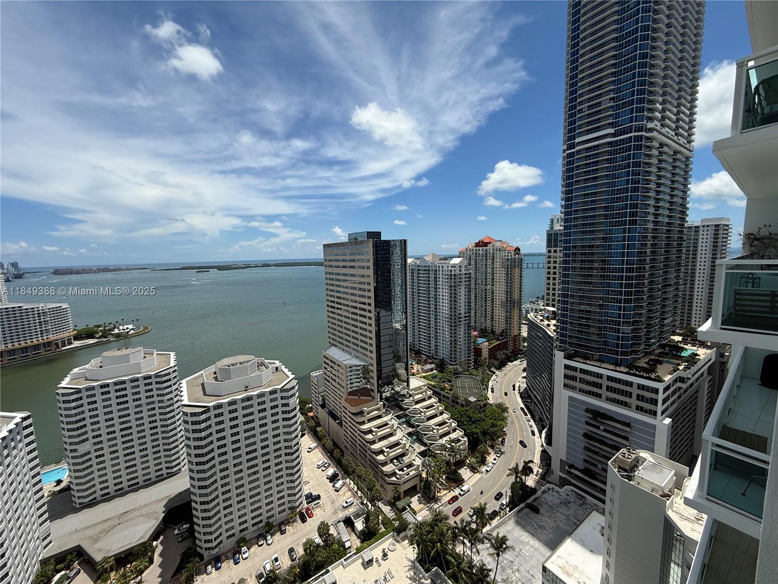 951 Brickell Ave # 3402