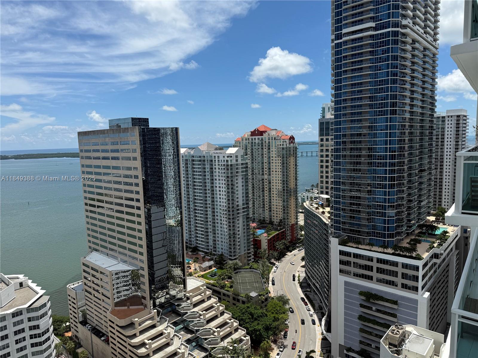 951 Brickell Ave # 3402