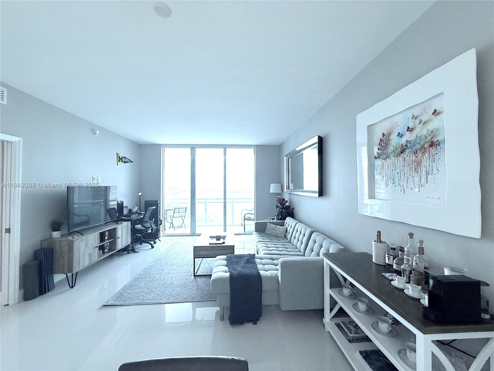 951 Brickell Ave # 3402