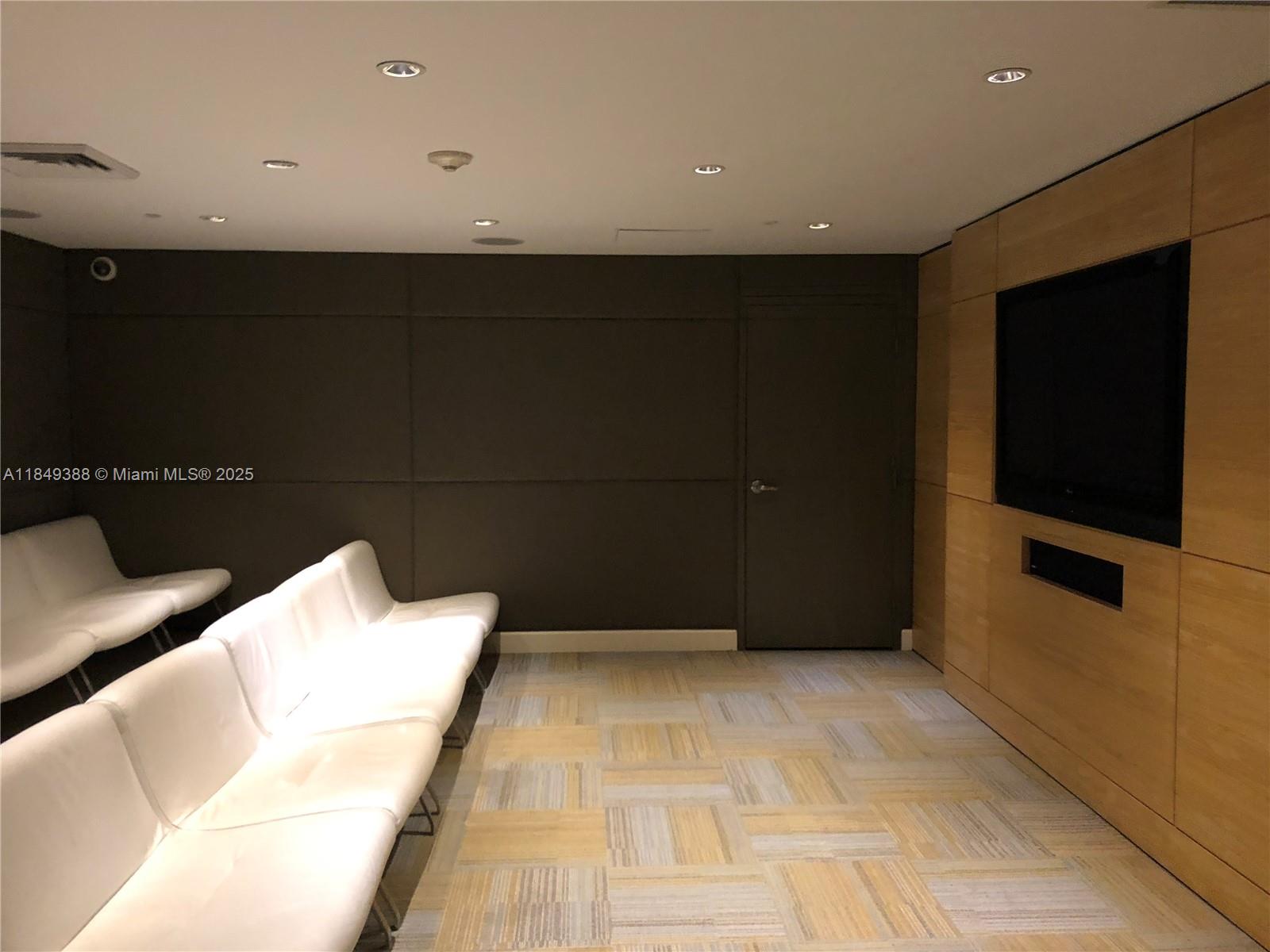 951 Brickell Ave # 3402