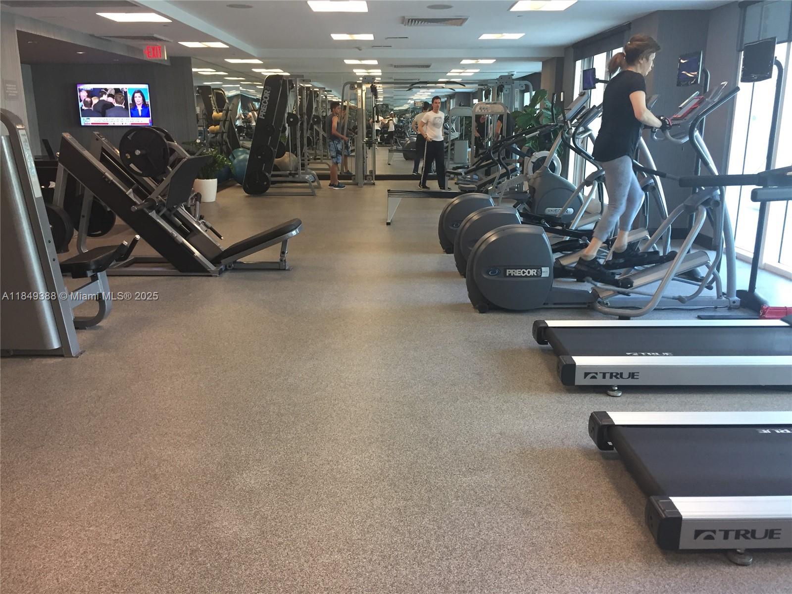 951 Brickell Ave # 3402