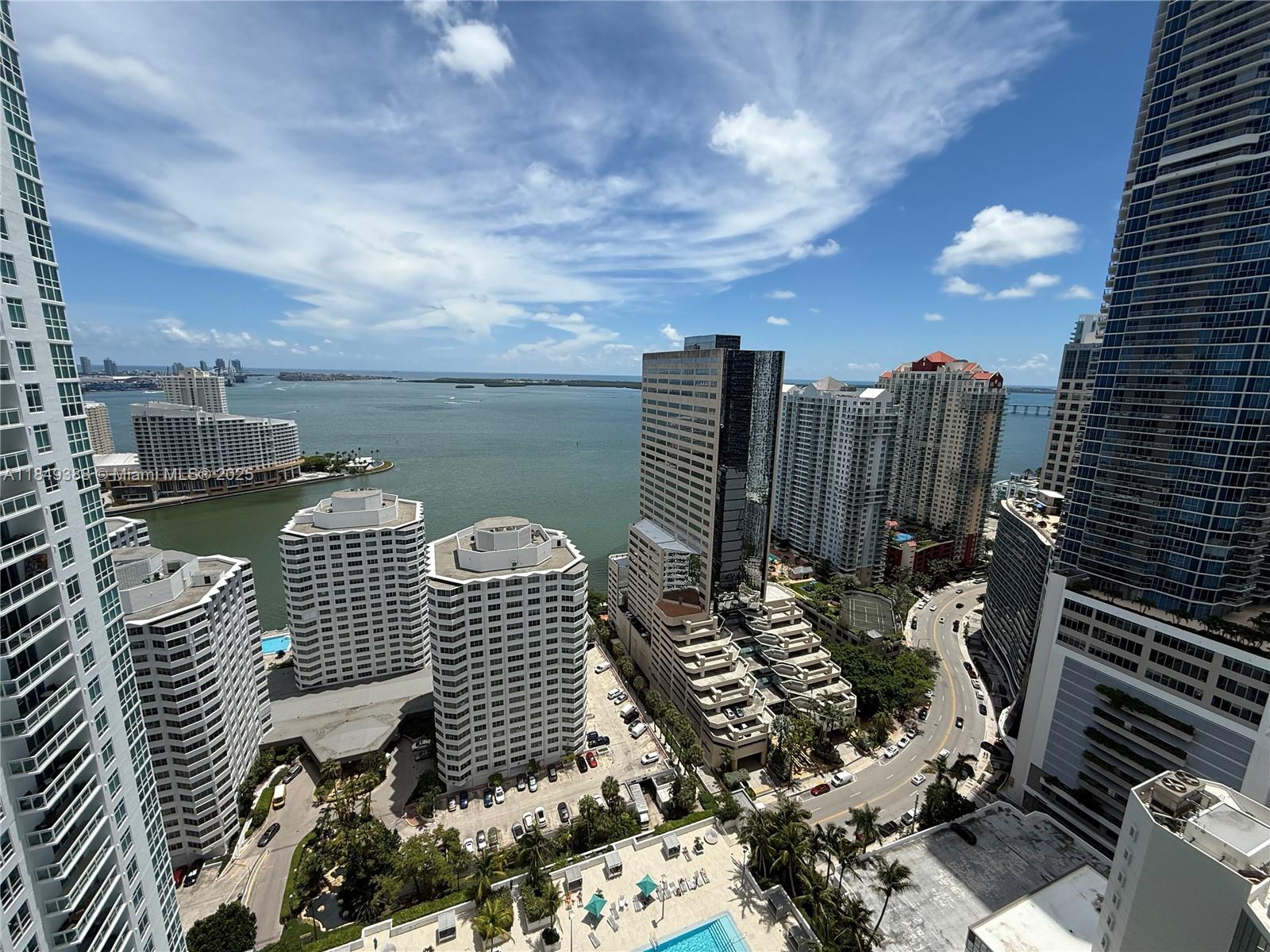 951 Brickell Ave # 3402