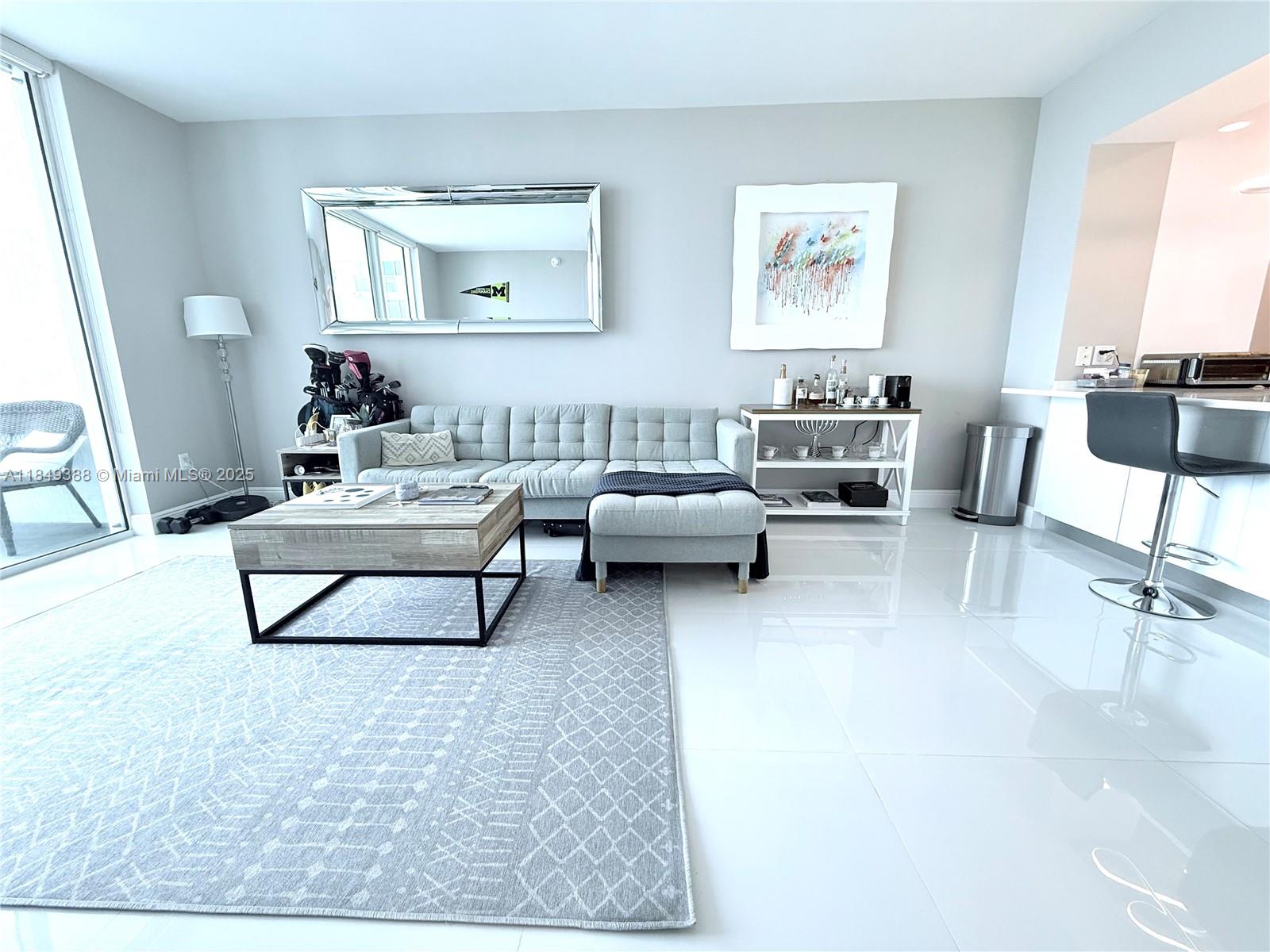 951 Brickell Ave # 3402