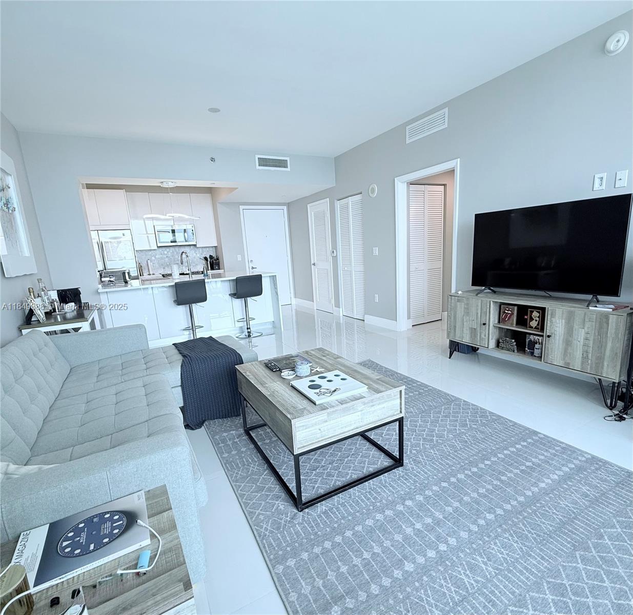 951 Brickell Ave # 3402