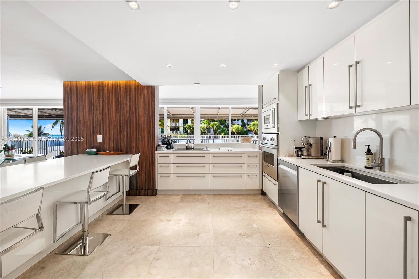 600 Grapetree Dr Unit: 3BS