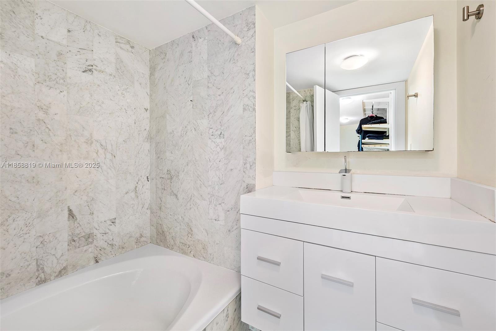 600 Grapetree Dr Unit: 3BS