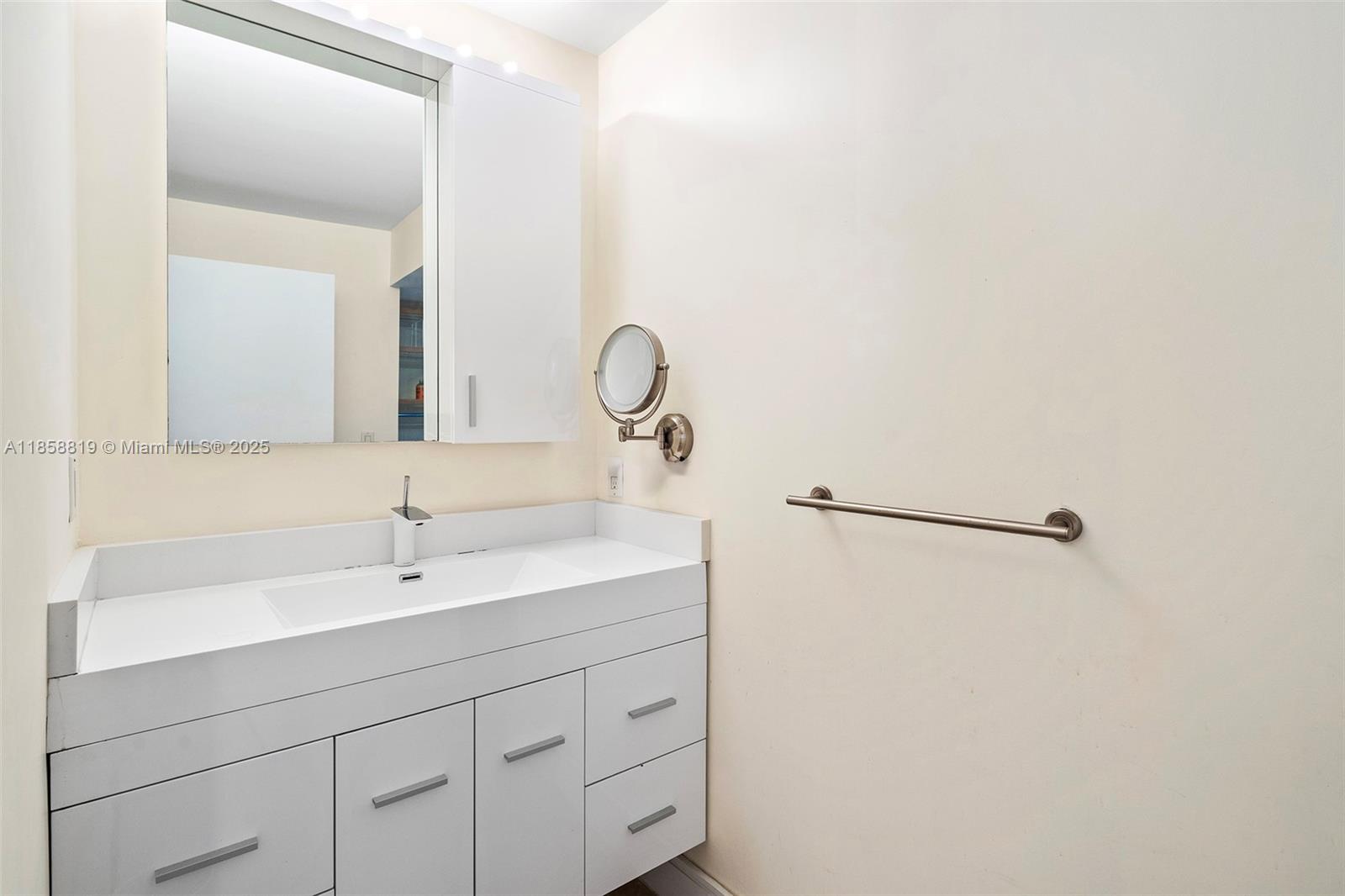 600 Grapetree Dr Unit: 3BS