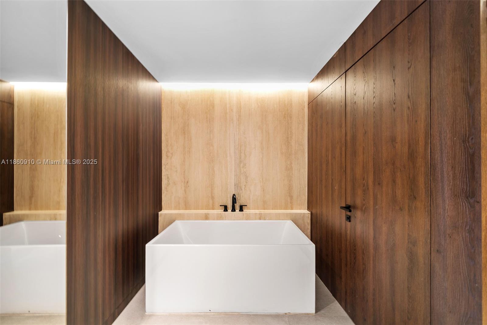 785 Crandon Blvd # 303