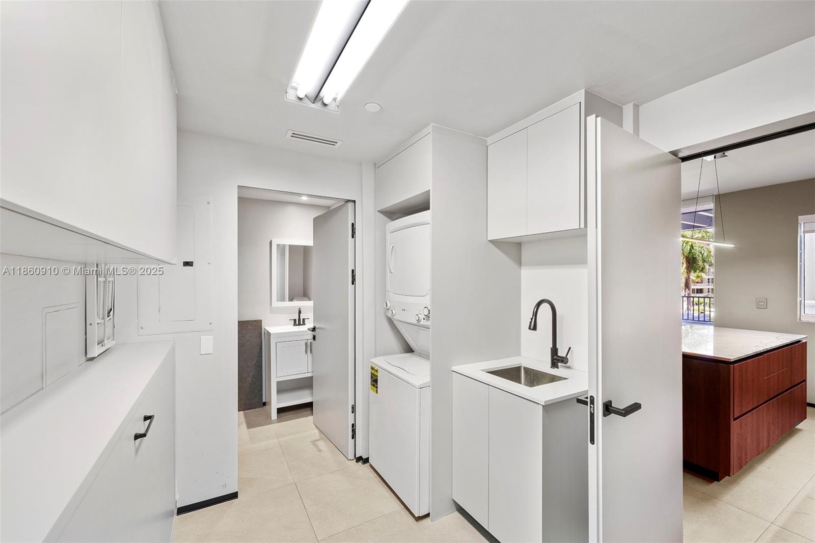 785 Crandon Blvd # 303