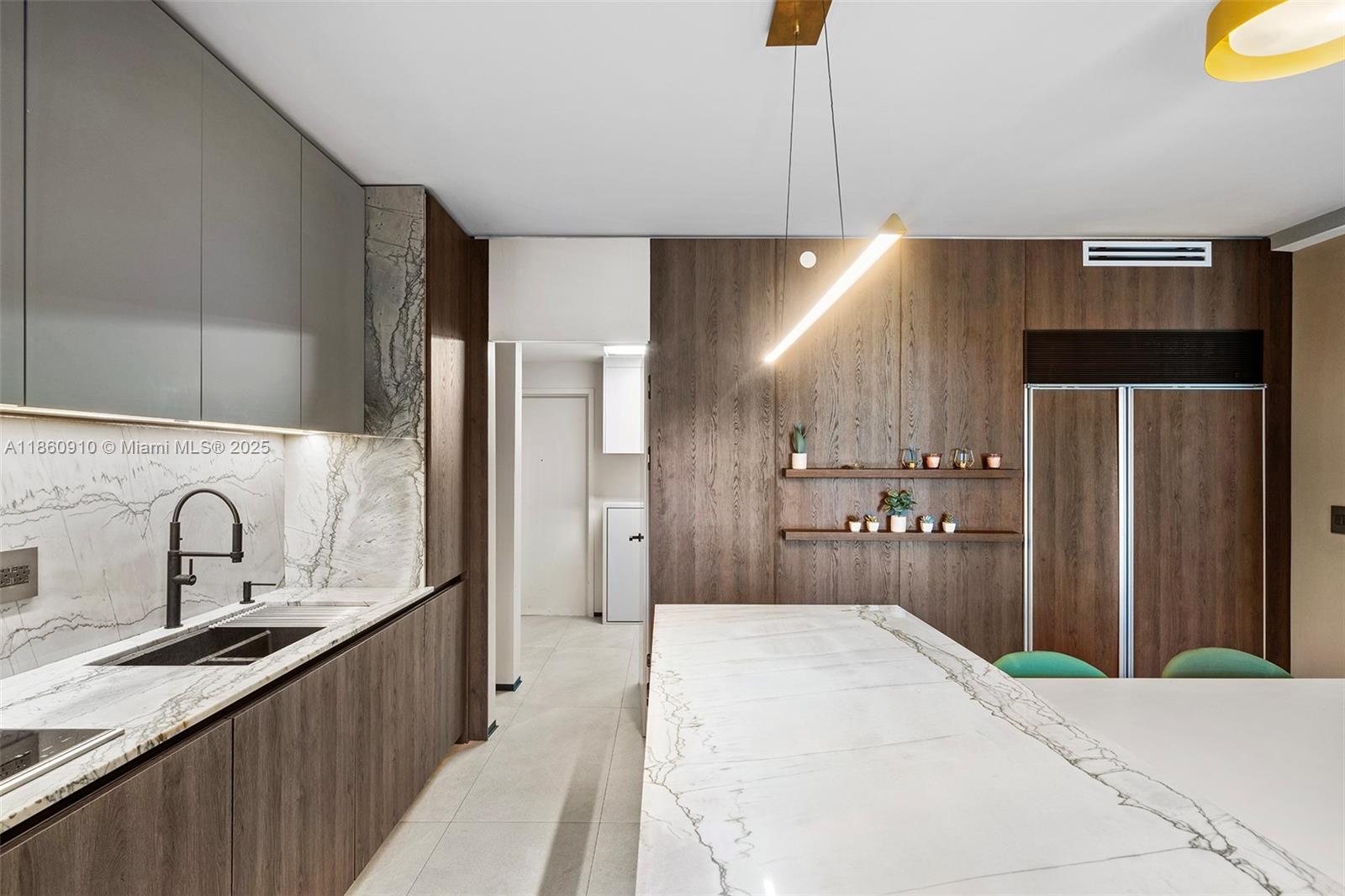 785 Crandon Blvd # 303