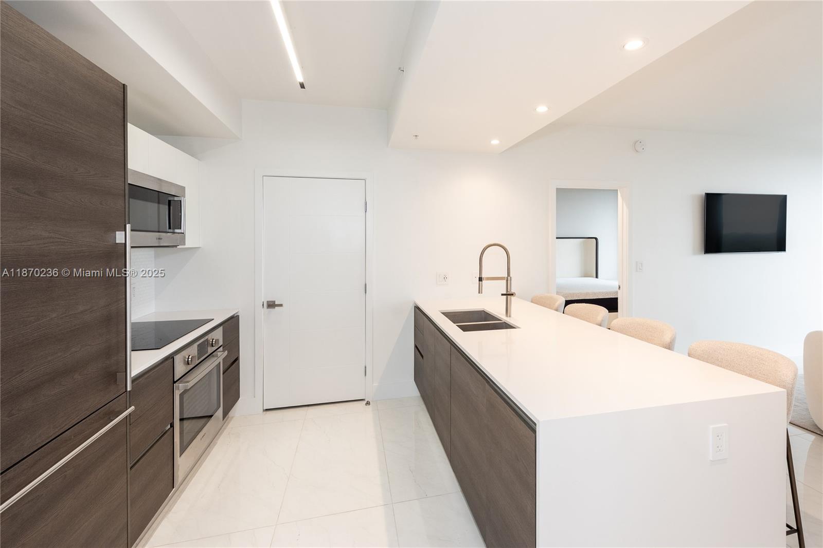 301 Altara Ave # 619