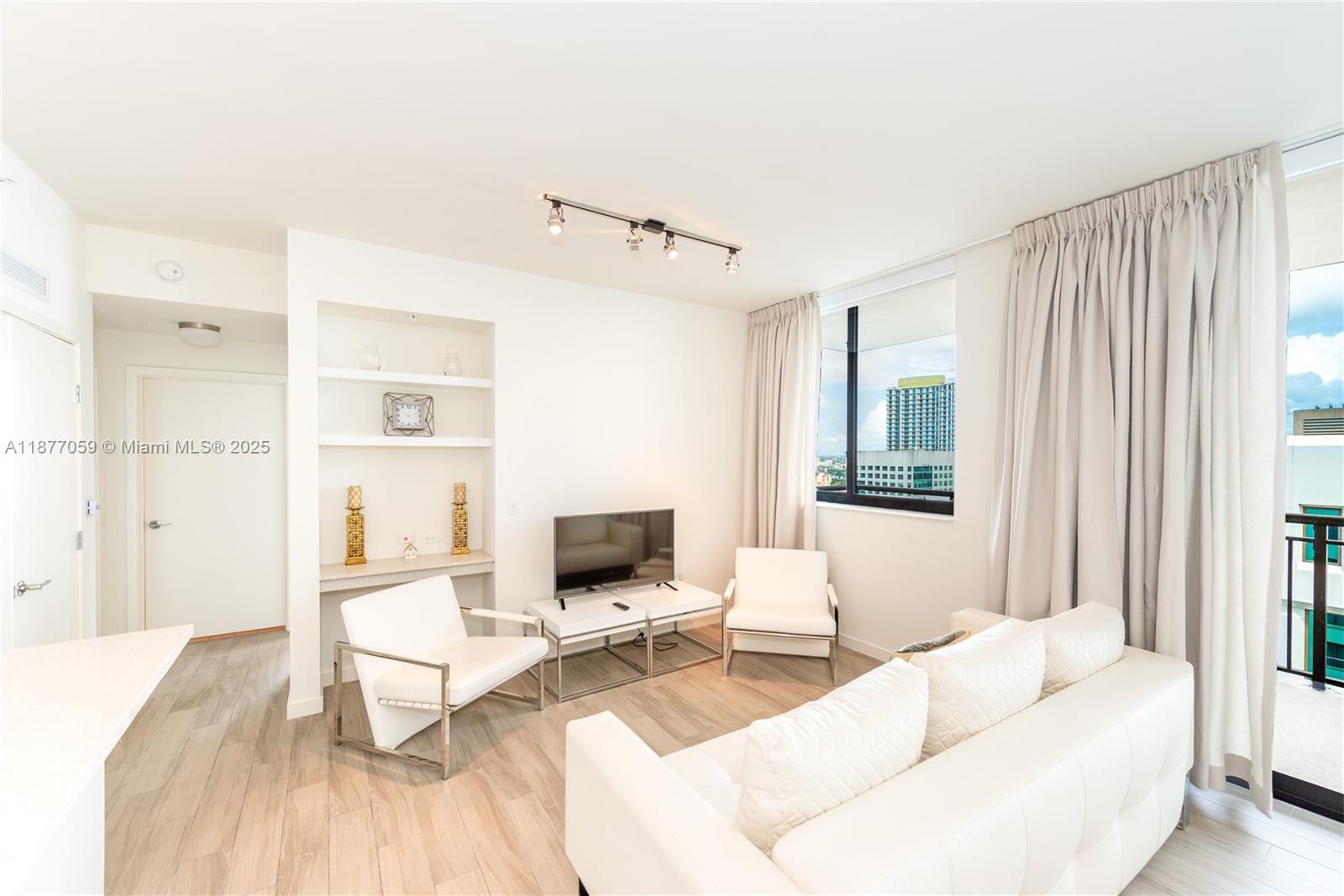 999 SW 1st Ave # 3114