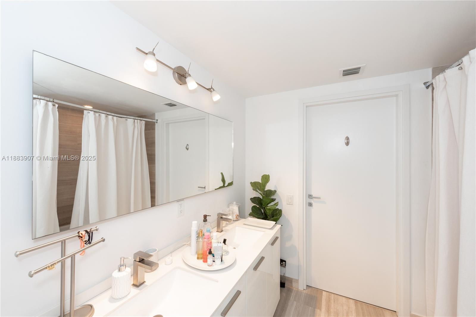 1300 Brickell Bay Dr # 708