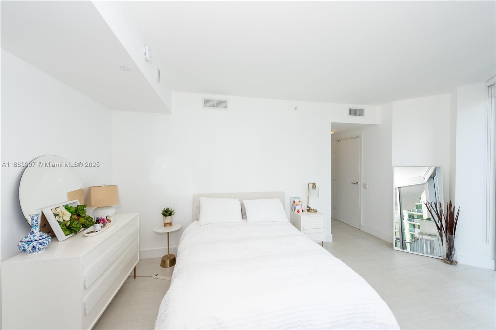 1300 Brickell Bay Dr # 708