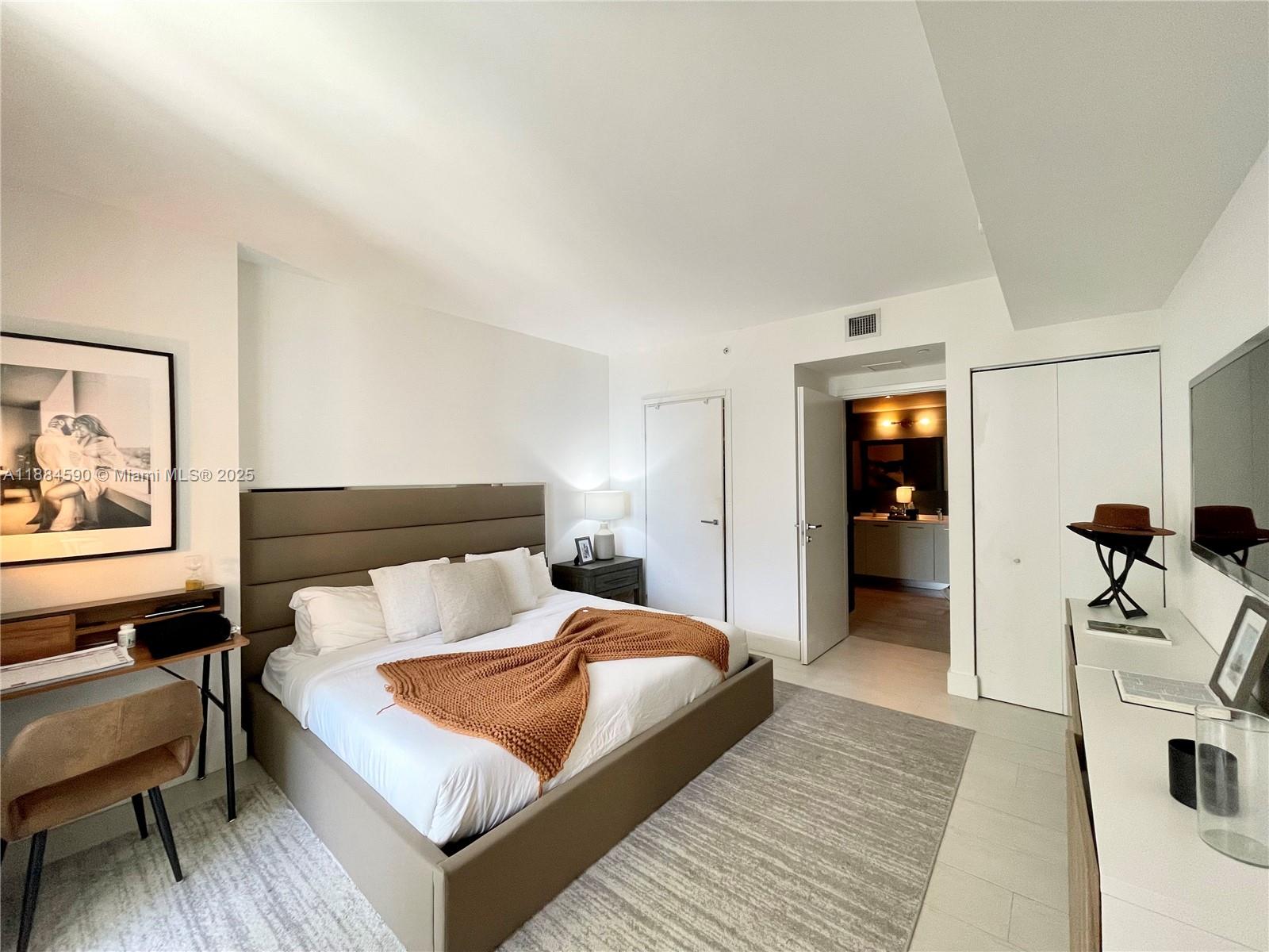 1300 Brickell Bay Dr # 806