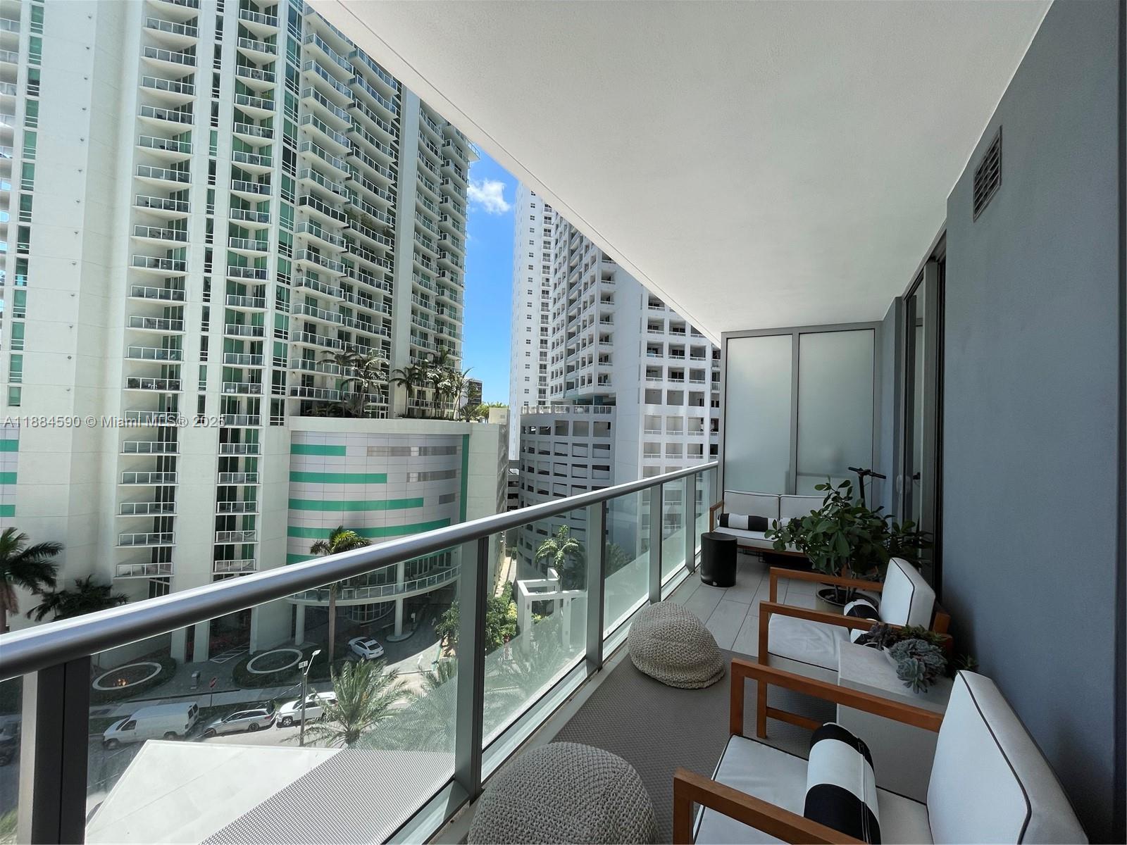 1300 Brickell Bay Dr # 806